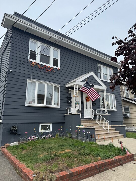 39 Devon St, Unit B in North Arlington, NJ - Building Photo