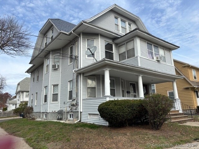 64 Wade St in Bridgeport, CT - Building Photo