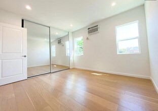 3003 1/2 Cloverdale Ave in Los Angeles, CA - Building Photo - Building Photo