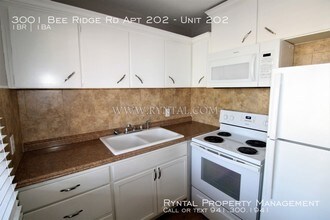 3001 Bee Ridge Rd-Unit -Unit 202 in Sarasota, FL - Foto de edificio - Building Photo