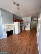 923 N 28th St in Philadelphia, PA - Building Photo