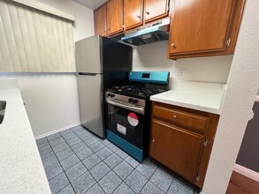 14615 Burbank Blvd in Los Angeles, CA - Building Photo - Building Photo