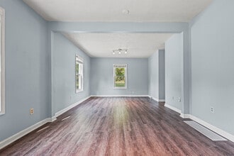 50 Garfield Ln in Bratenahl, OH - Building Photo - Building Photo
