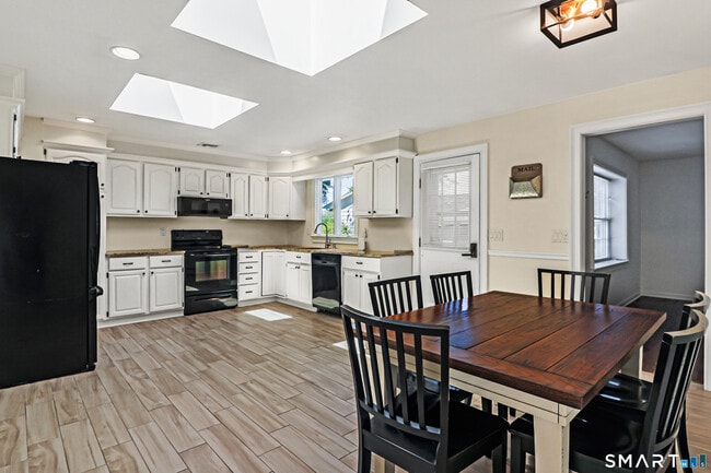 property at 8 Woodchuck Ct