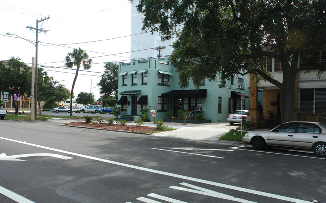 425 3rd St N in St. Petersburg, FL - Foto de edificio - Building Photo