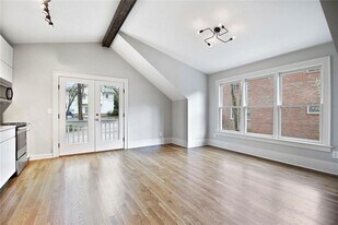 940 St Charles Ave NE in Atlanta, GA - Building Photo