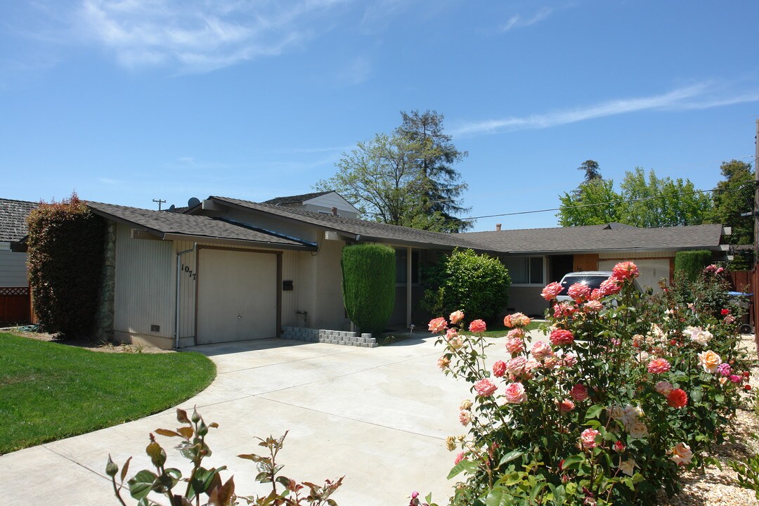 1075-1077 Nottingham Pl in San Jose, CA - Building Photo