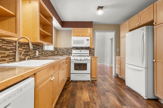 4927 S Corbett Ave in Portland, OR - Building Photo - Building Photo