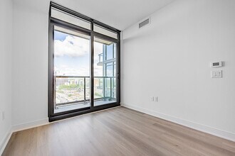 86 Dundas St E in Mississauga, ON - Building Photo - Building Photo