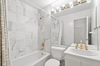222 W 14th St in New York, NY - Building Photo - Building Photo