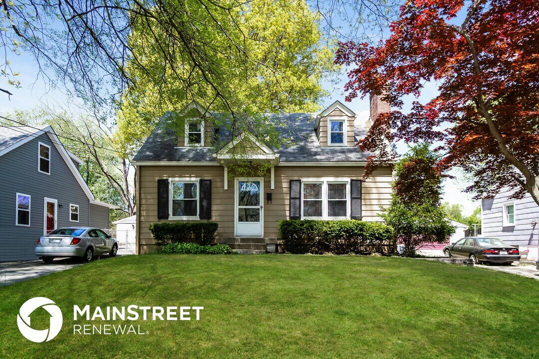 4620 Hillside Dr in Shively, KY - Foto de edificio