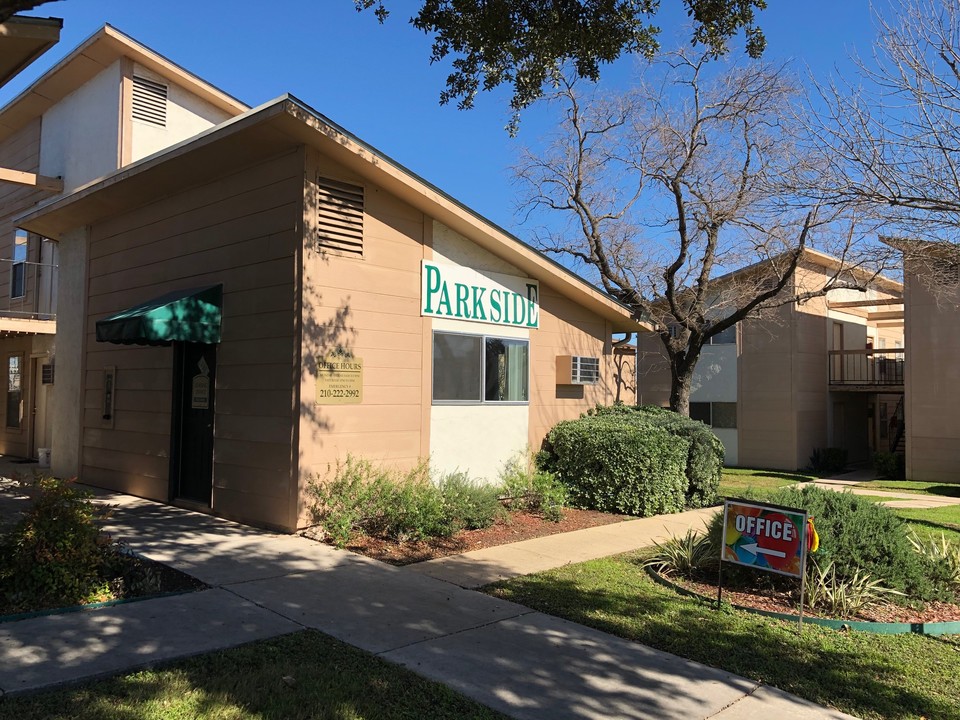 Parkside Apartments in San Antonio, TX - Building Photo