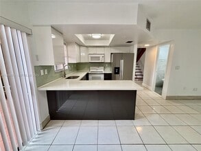 11820 SW 80th St in Miami, FL - Building Photo - Building Photo