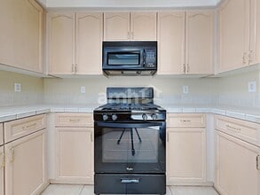 8443 Chinook Candy Ct in Las Vegas, NV - Building Photo - Building Photo