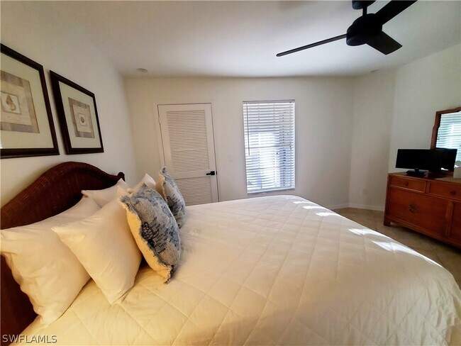 property at 992 Marblehead Dr
