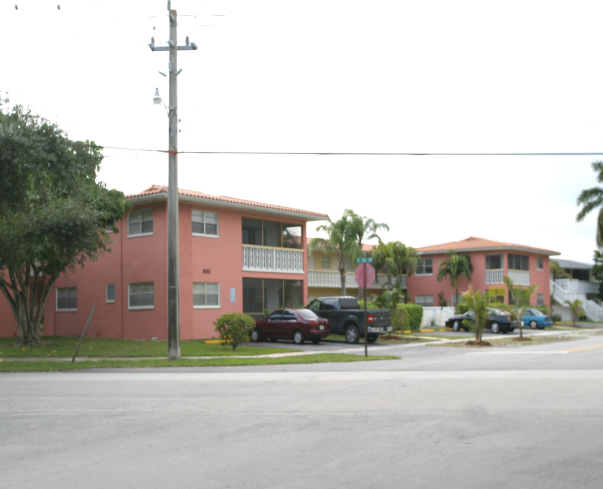 600 S Luna Ct in Hollywood, FL - Building Photo - Building Photo