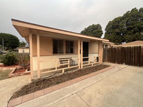 4839 W 98th St, Unit 4839 in Inglewood, CA - Foto de edificio - Building Photo