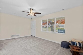 3630 Oakland Rd NE in Cedar Rapids, IA - Building Photo - Building Photo
