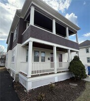 130 Wollaston St in Cranston, RI - Building Photo