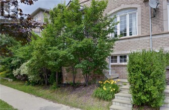 2313 Sutton Dr in Burlington, ON - Building Photo - Building Photo