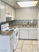 4988 Newport Cove Dr in Las Vegas, NV - Building Photo