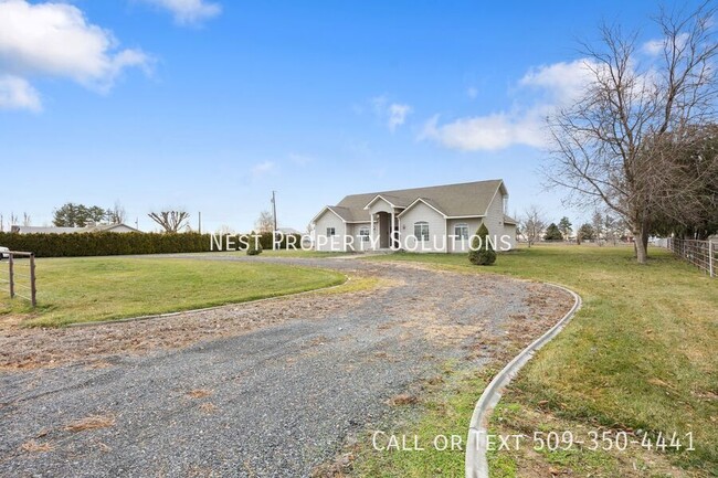 12049 Baseline Rd E in Moses Lake, WA - Building Photo - Building Photo