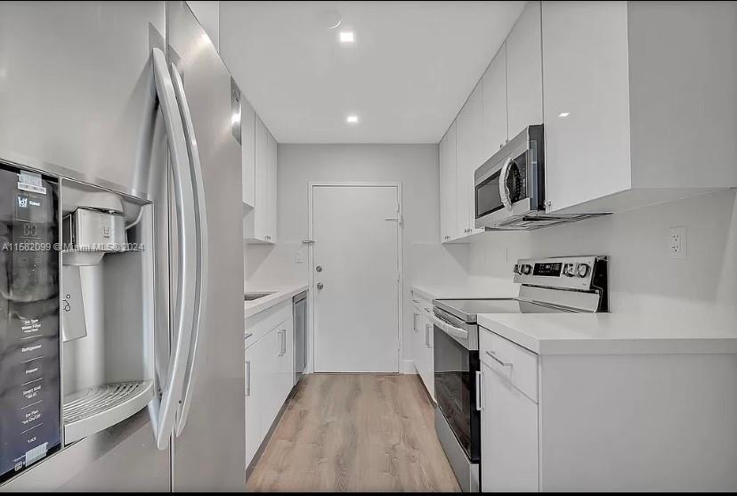 5401 Collins Ave, Unit 411 in Miami, FL - Building Photo