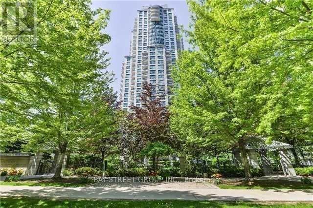 21 Hillcrest Ave in Toronto, ON - Building Photo - Building Photo