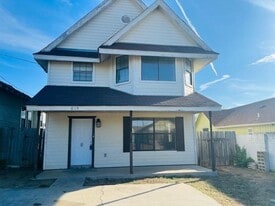 613 Galveston St in Laredo, TX - Building Photo