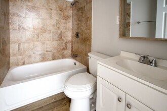 406 Russell Pkwy-Unit -Shamrock-02 in Warner Robins, GA - Building Photo - Building Photo