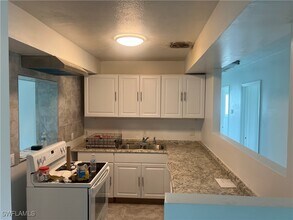 160 Brooks Rd in North Fort Myers, FL - Building Photo - Building Photo