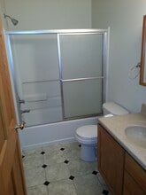 224 S Linn St in Iowa City, IA - Building Photo - Building Photo