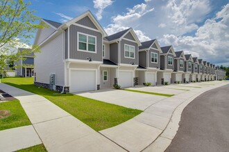 Whisper Creek Village in Milton, FL - Foto de edificio - Building Photo