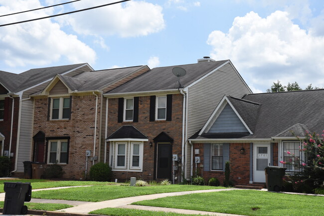 1703 Brookline Ave SW in Decatur, AL - Foto de edificio - Building Photo