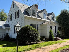 35 La Rue Dr in Huntington, NY - Building Photo - Building Photo