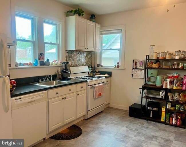 property at 314 W 4th St