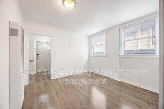 1015 47th St in Emeryville, CA - Foto de edificio - Building Photo