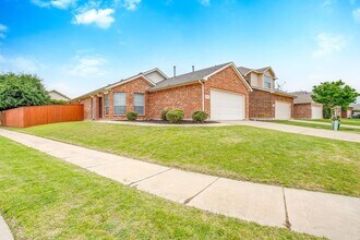 2101 Ingrid Ln in Fort Worth, TX - Building Photo - Building Photo