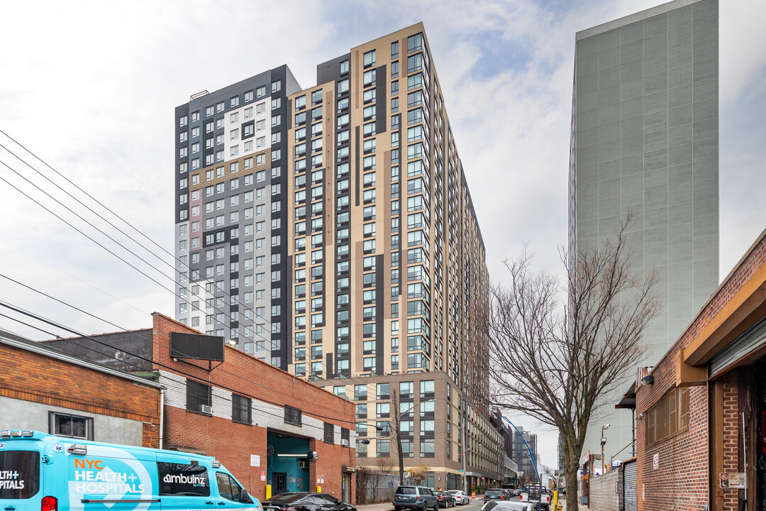 Hillside Tower in Jamaica, NY - Foto de edificio