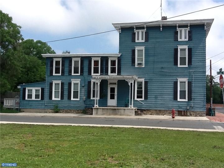 7 Oak St in Salem, NJ - Building Photo