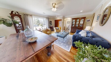 Gorgeous and updated home in Heart of Auburn in Auburn, AL - Building Photo - Building Photo