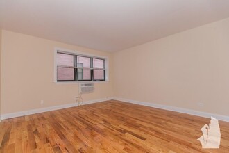 555 W Arlington Pl, Unit 408 in Chicago, IL - Foto de edificio - Building Photo