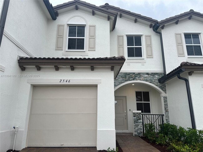 property at 2546 SE 27th Dr