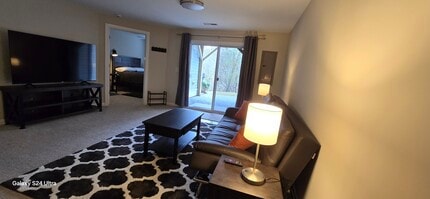 14423 Hamletville St, Unit Basement Loft in Raleigh, NC - Foto de edificio - Building Photo