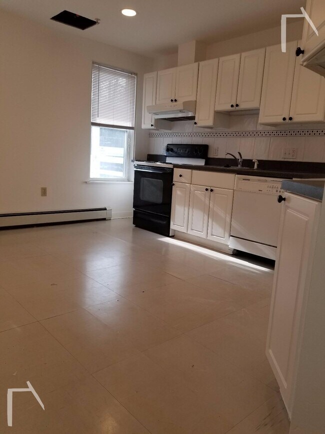 67 Ashford St, Unit 1 in Boston, MA - Foto de edificio - Building Photo