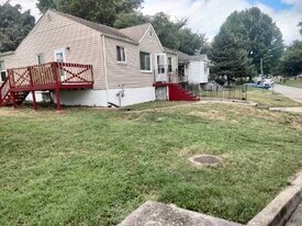 7004 Greenhaven Dr in St. Louis, MO - Building Photo