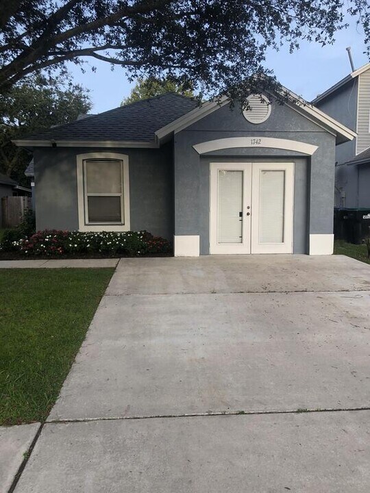 1742 Circe Lake Ct in Orlando, FL - Building Photo