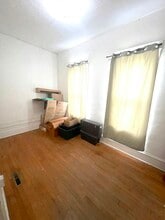 1121 Summit St in Eau Claire, WI - Building Photo - Building Photo