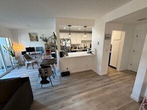 740 N Orlando in West Hollywood, CA - Building Photo - Building Photo