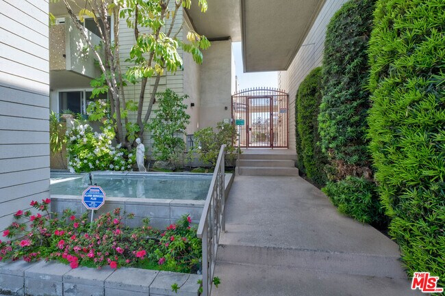 1200 W Huntington Dr-Unit -15 in Arcadia, CA - Building Photo - Building Photo